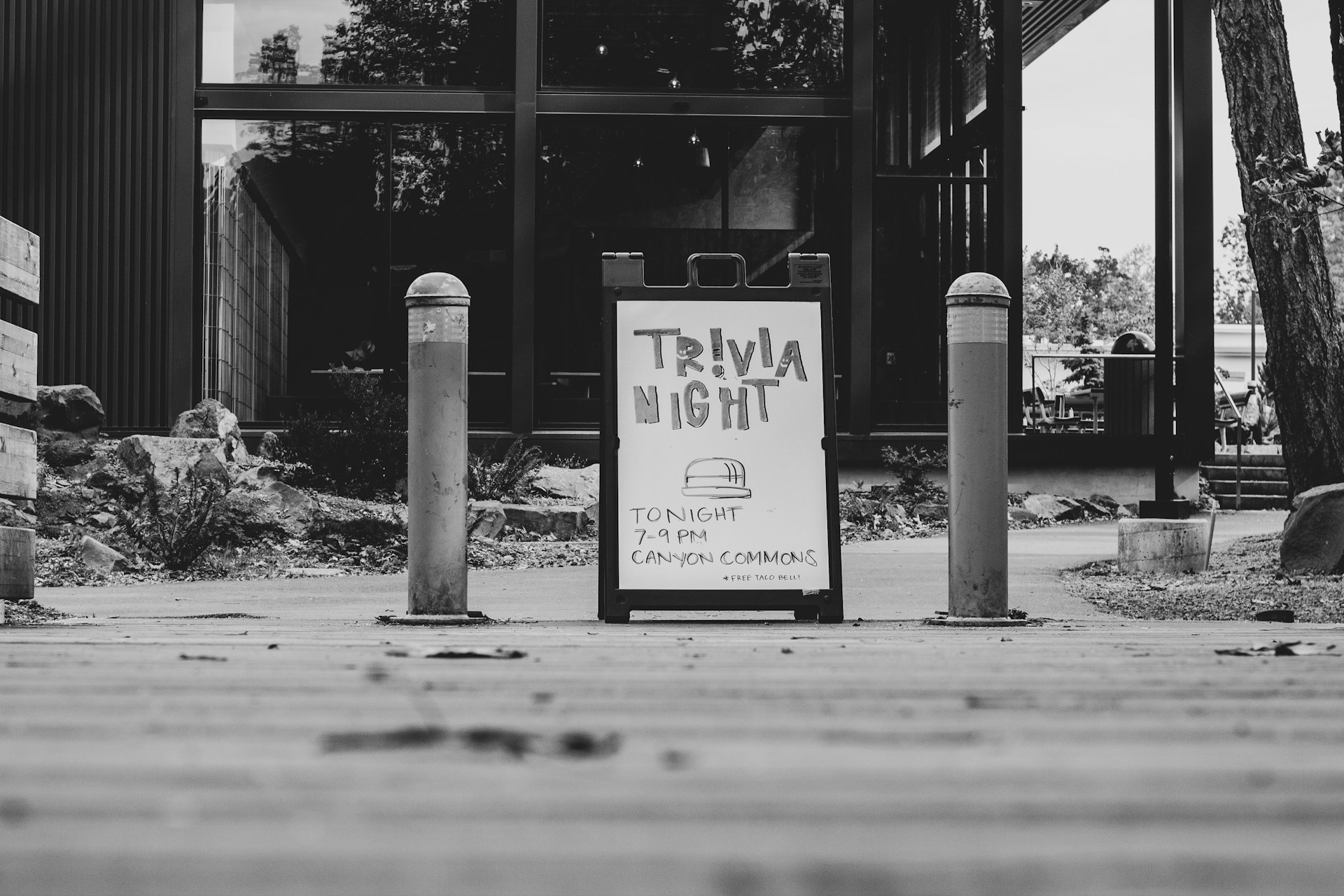 Lincoln Hills Trivia Night at Dueling Dogs: Every Friday in October