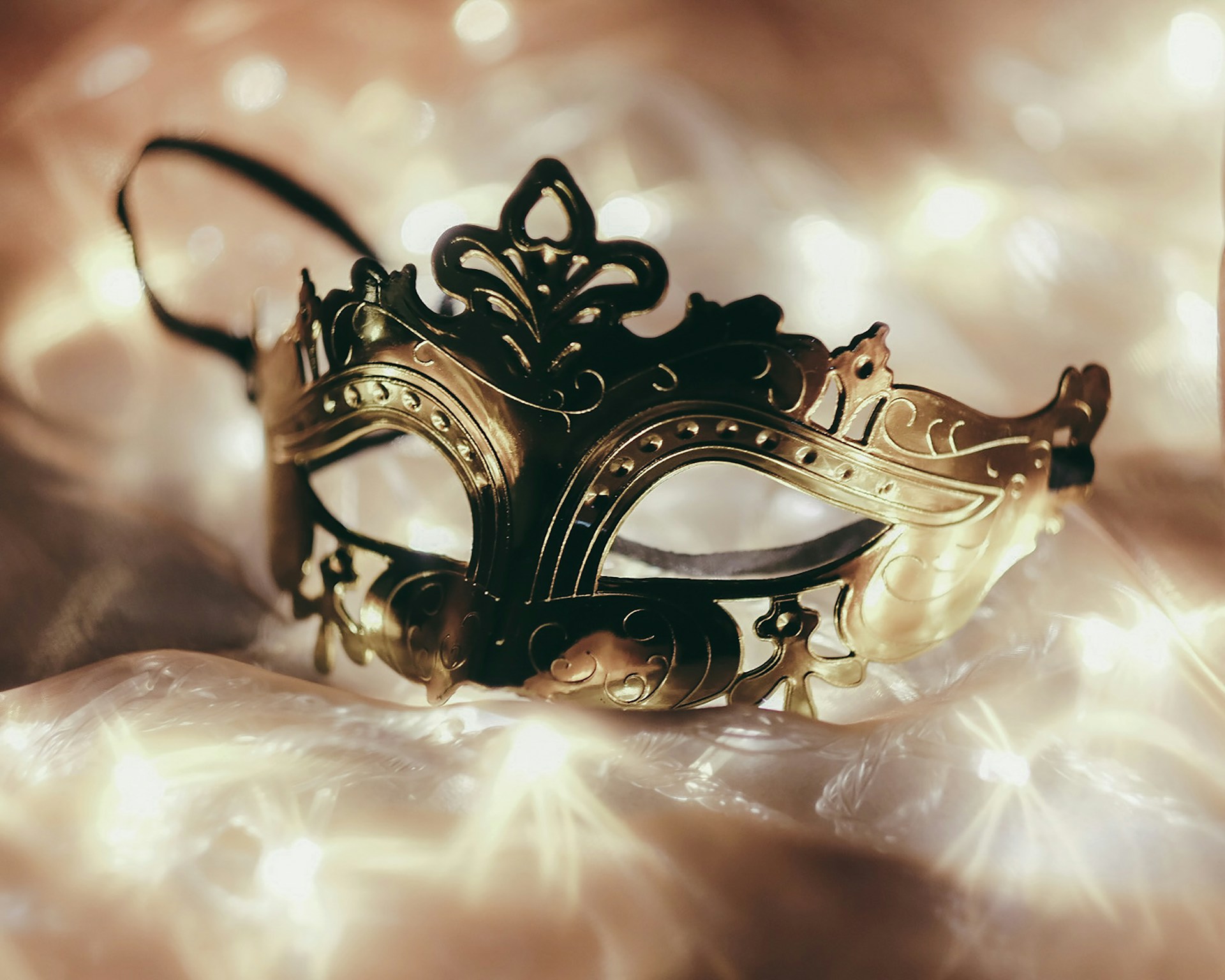 Unmask the Fun: Lincoln's 2024 Halloween Masquerade Extravaganza